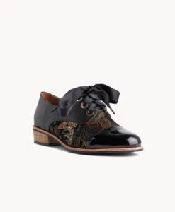 Abyssinian Lace Up