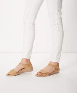 Jacinda Sandal -Bullboxer AU Shop Jacinda20sBUEO Tan 03 Ecomm