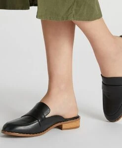 Trisha Mule -Bullboxer AU Shop Trisha19sMNCO Black Hero